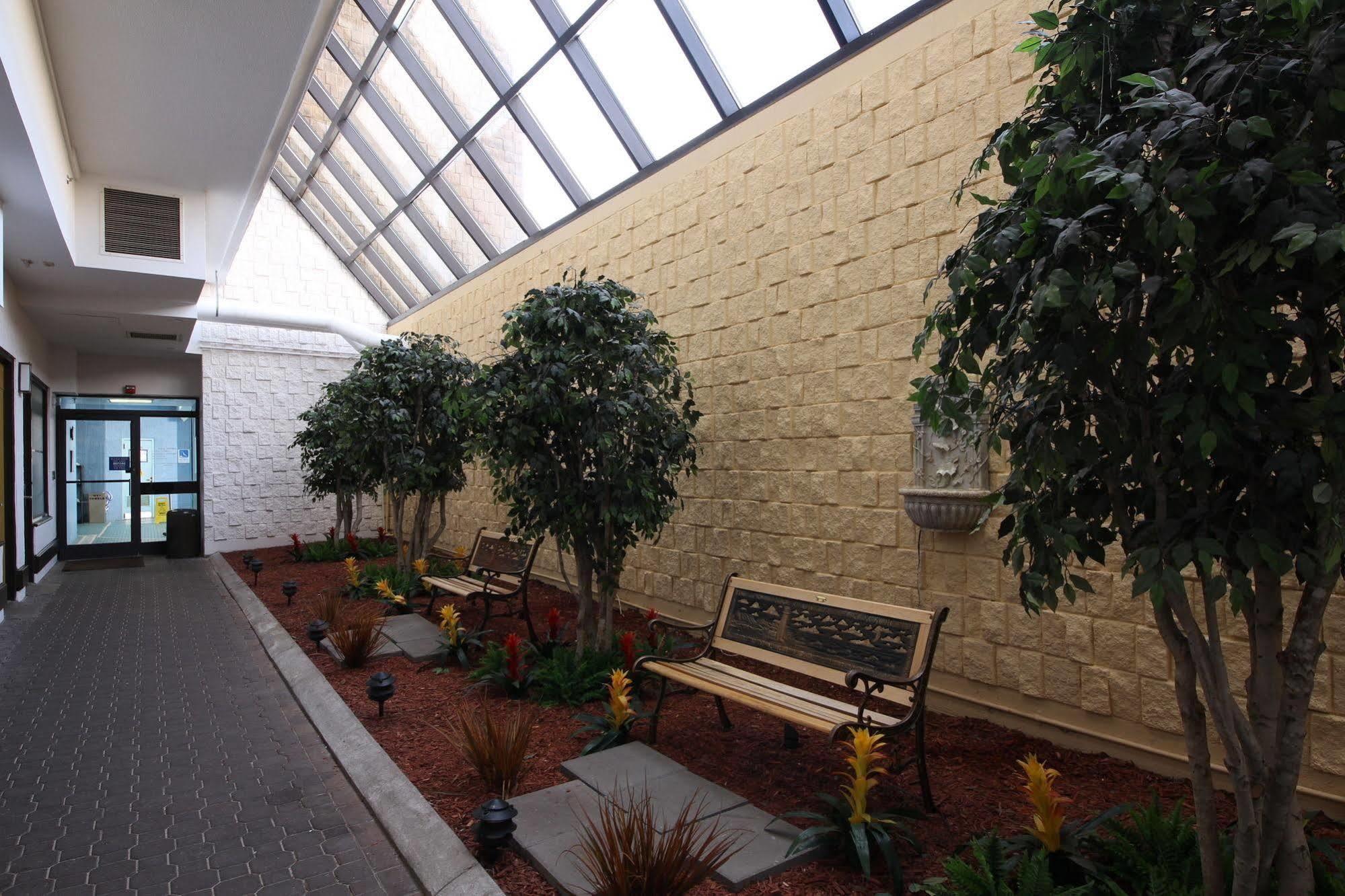 The Barclay Towers Hotel And Resort Virginia Beach Exterior foto
