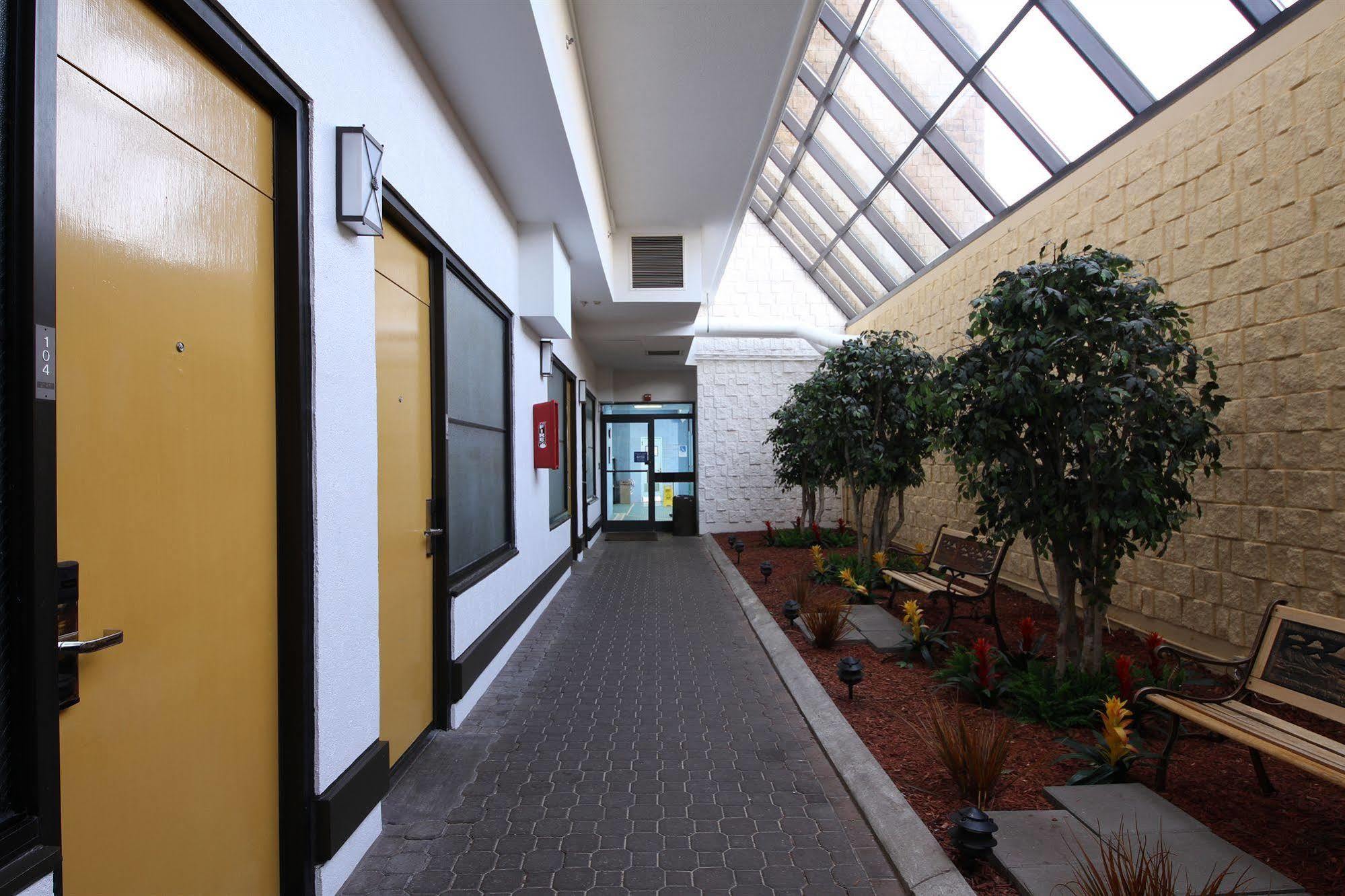 The Barclay Towers Hotel And Resort Virginia Beach Exterior foto